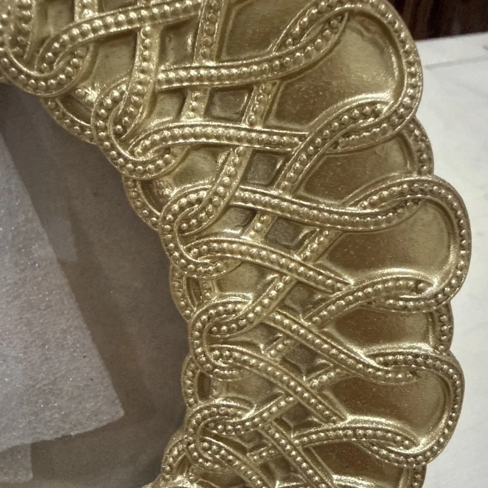 Round Lattice Braided Shimmer Gold Tone Metal Photo Frame - 4